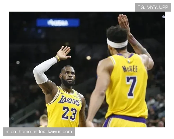 湖人进攻体系依赖外线投射 场均命中16.6记三分联盟第三